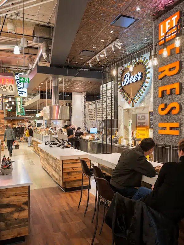 Retail store fixture and décor installation services